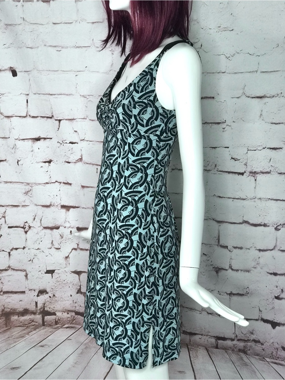 BCBGMaxazria XS Sleeveless Slip Dress Aqua Blue Black Geometric Fan Print V-Neck - Picture 11 of 15